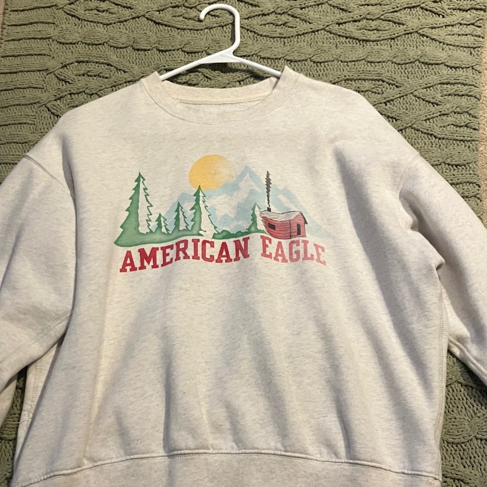 American Eagle women’s Graphic Sweatshirt
